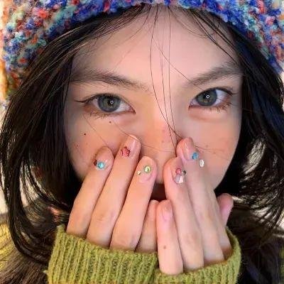 窃窃私语